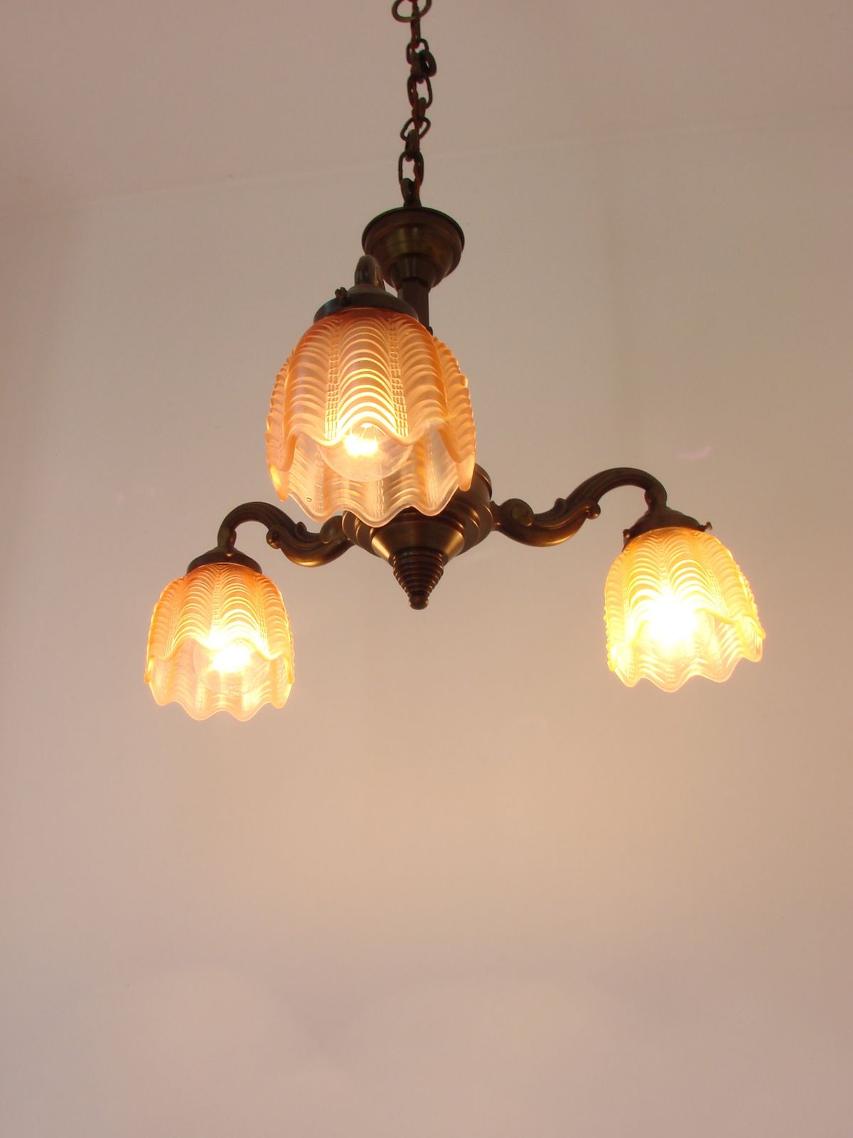 Art Deco bronzen kroonluchter, jaren 1920. photo Verlichting