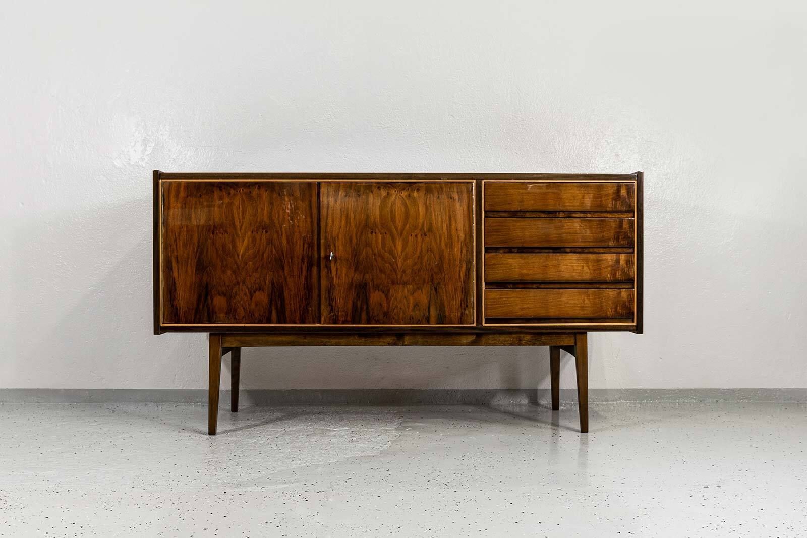Mid-Century Hoogglans Walnoot Dressoir van S. Albracht, Polen, 1972 photo furniture