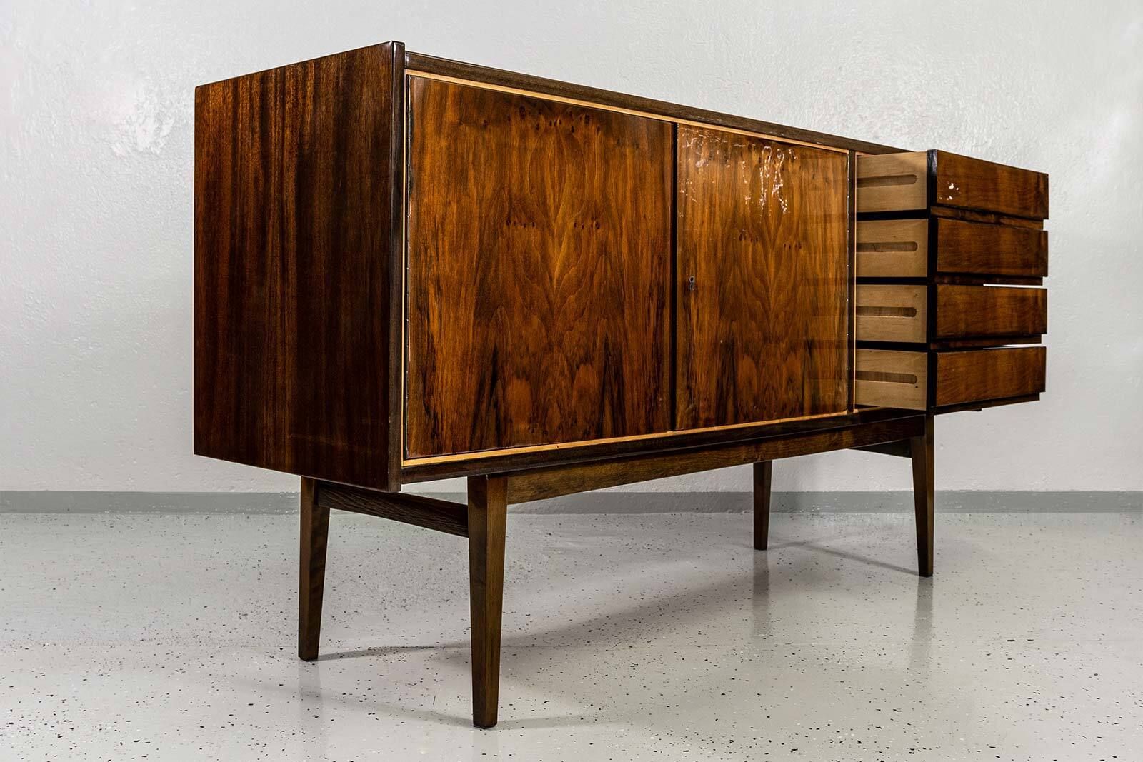 Mid-Century Hoogglans Walnoot Dressoir van S. Albracht, Polen, 1972 photo vinterior