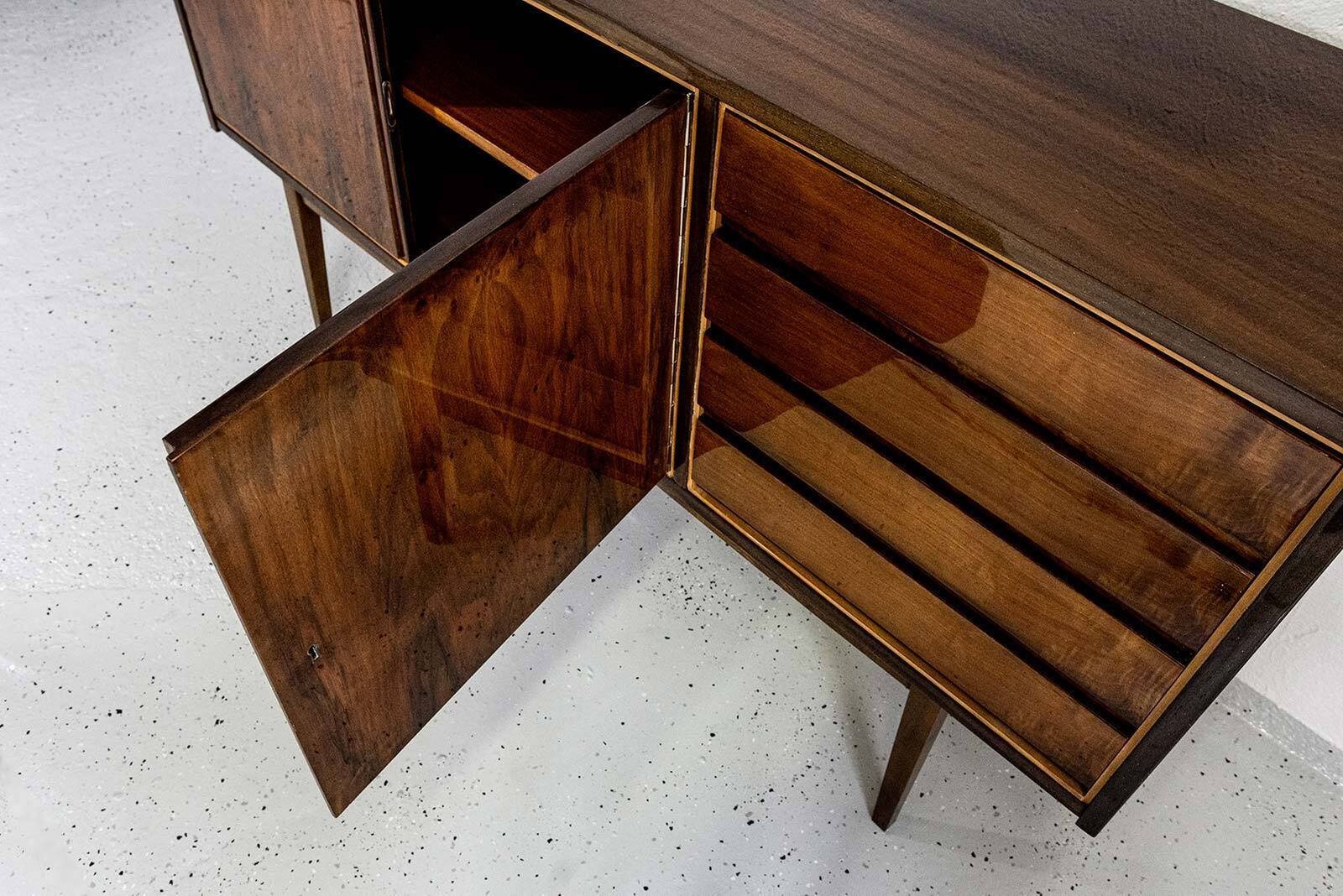Meubels Mid-Century Hoogglans Walnoot Dressoir van S. Albracht, Polen, 1972 photo