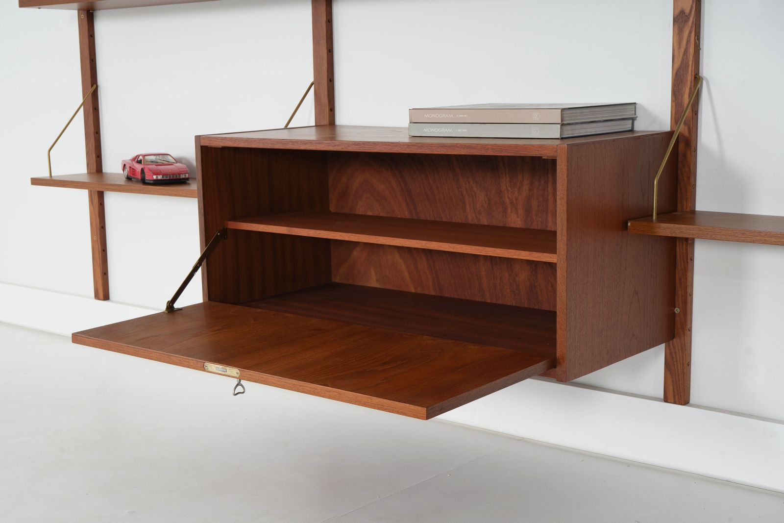 photo furniture Teakhouten modulaire wandkast, Deens design, jaren 1970, gemaakt in Denemarken