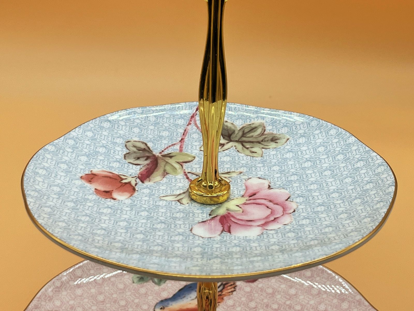 Wedgwood China Cuckoo Design taartstandaard met 2 etages. photo 75.0