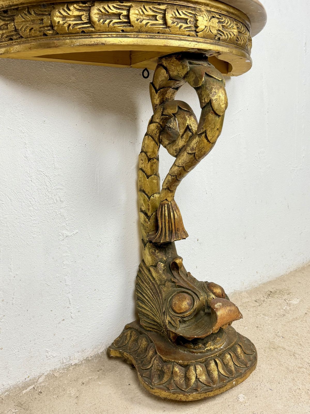 Italiaanse vergulde demi-lune tafel met marmeren blad, midden 20e eeuw photo buy
