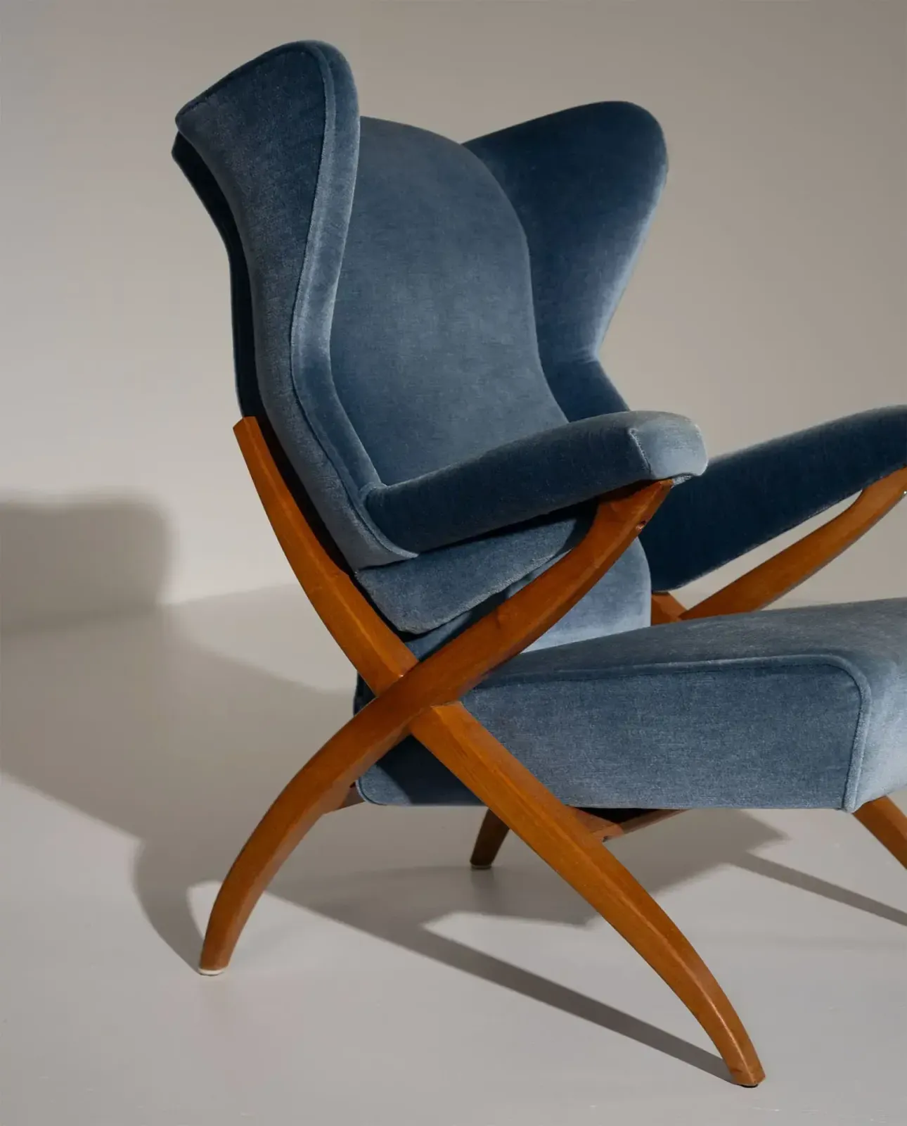 photo vinterior "Fiorenza" stoel van Franco Albini voor Arflex
