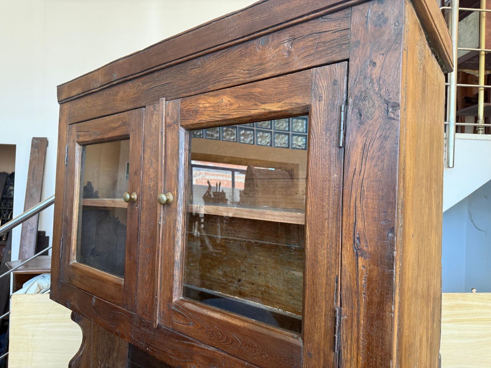 photo buy Vaisselier rustique espagnol en bois massif, style campagne, avec portes vitrées