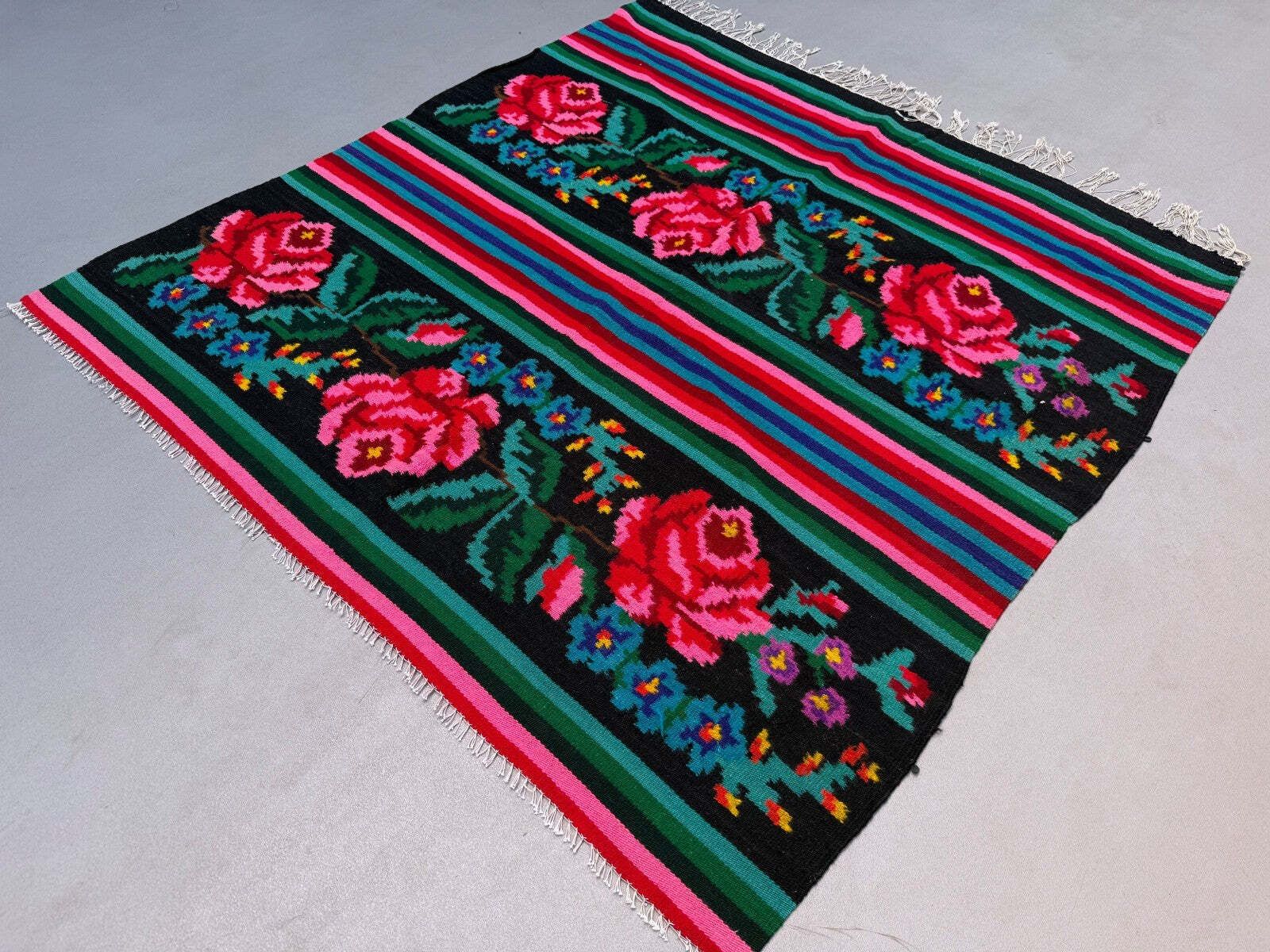 Vintage Moldaafse vierkante kilim 130x135 cm kelim wollen vloerkleed medium 2549 photo for sale