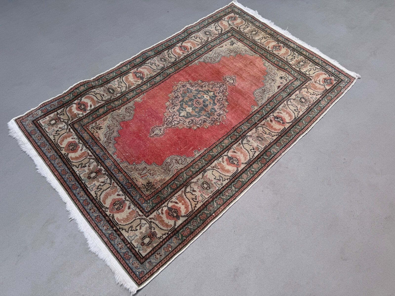 Vintage Turks Oushak Vloerkleed 95x150 cm Shabby Tapijt Ushak Regio Klein 2546 photo for sale