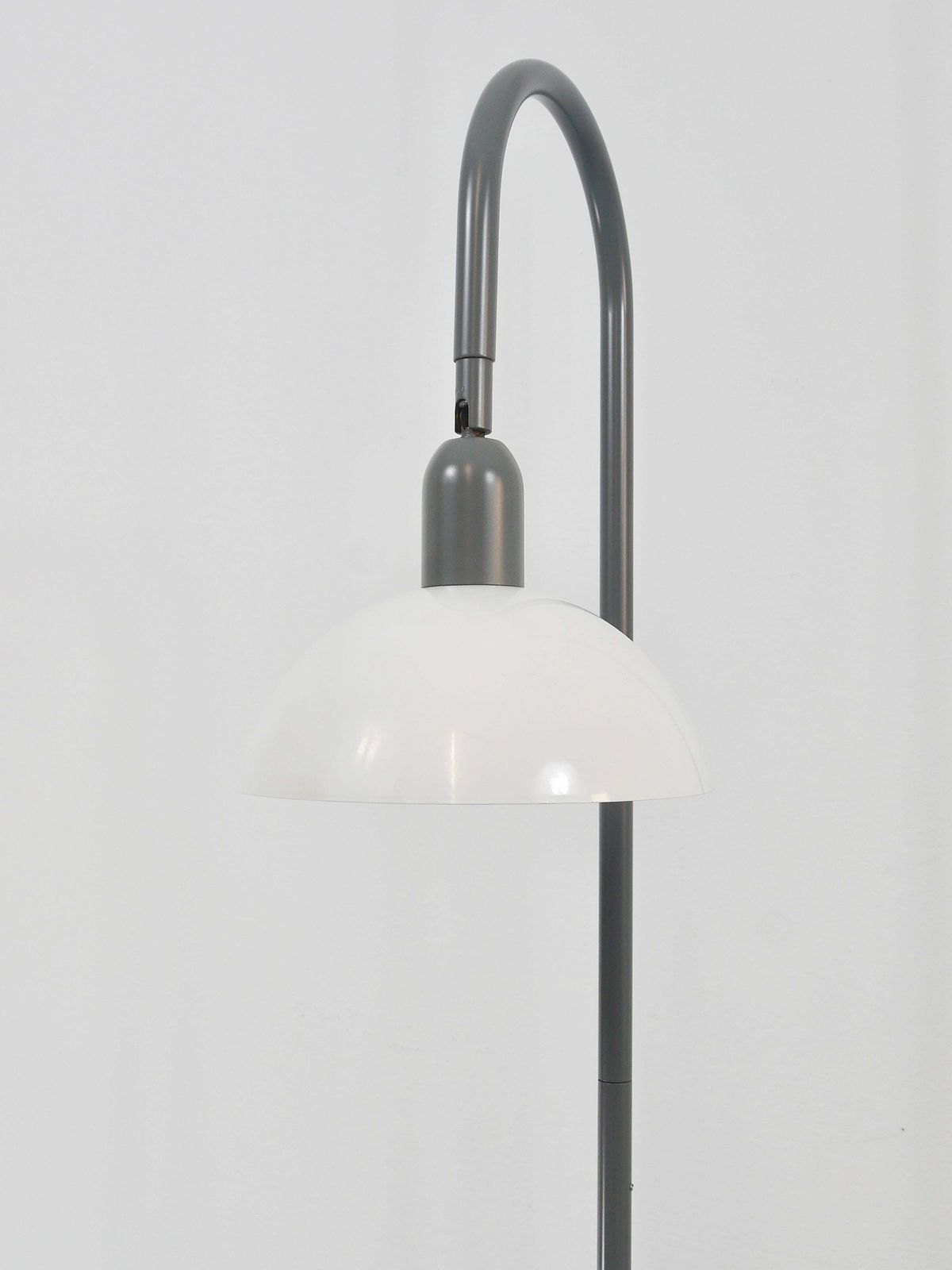 photo buy 2 Postmodern Memphis-stijl uplighter vloerlampen, torchière, Italië, jaren 1980