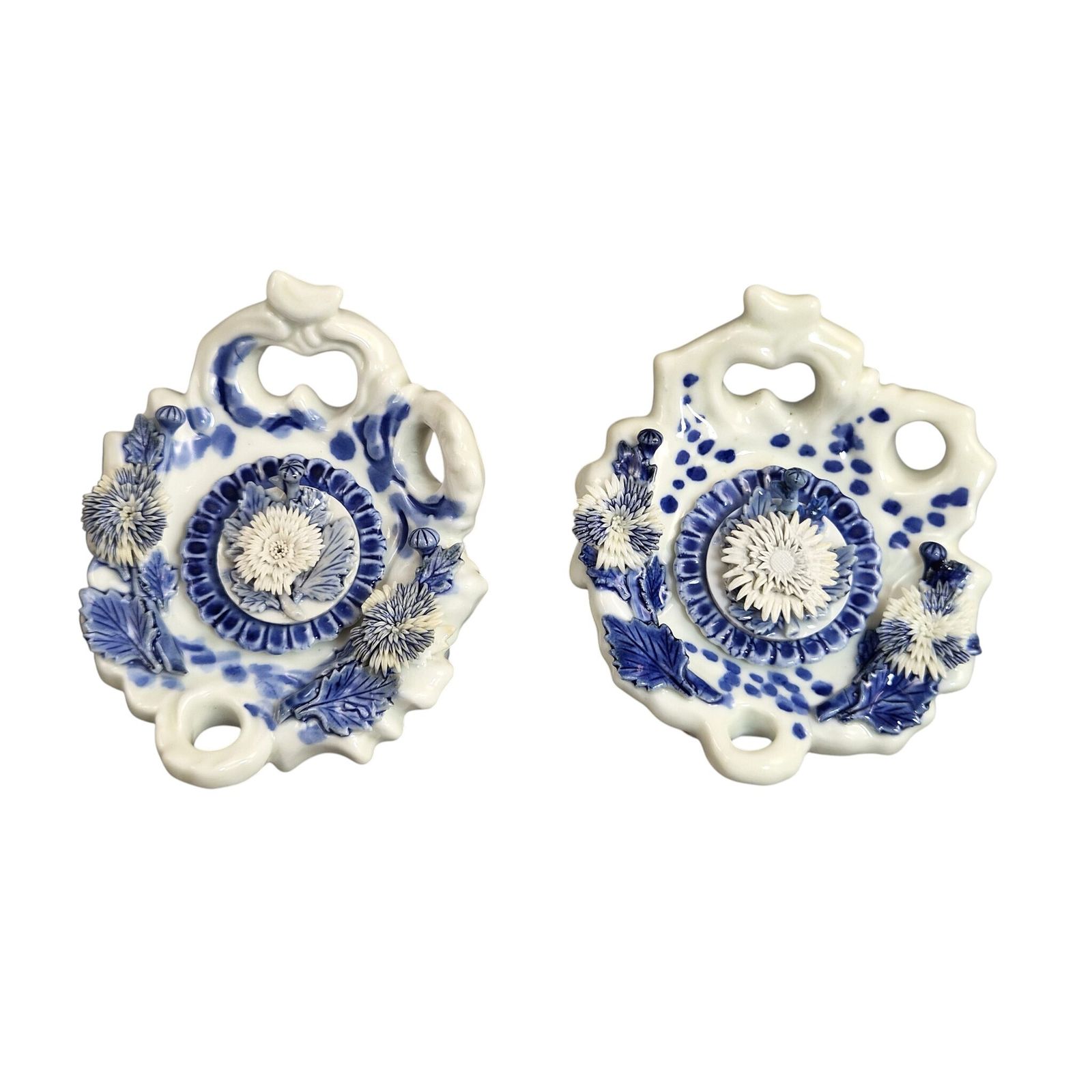 Japans Hirado-porselein, paar chrysantenpotjes voor inkt, ca. 1850-1880 photo vinterior