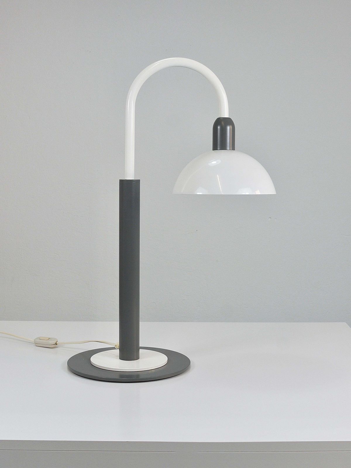 Postmodern Italiaanse tafel- of schemerlamp in Memphis-stijl, jaren 1980 photo vintage