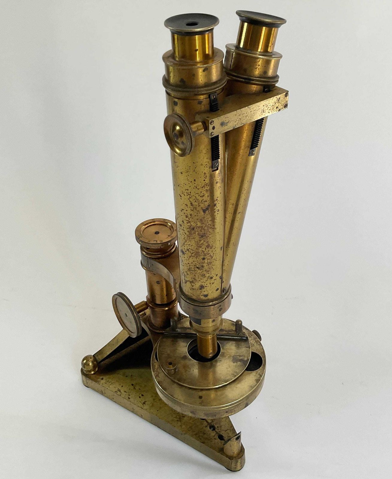 photo vintage Antiek Victoriaans messing binoculaire microscoop van R J Beck, London & Philadelphia, ca. 1876.