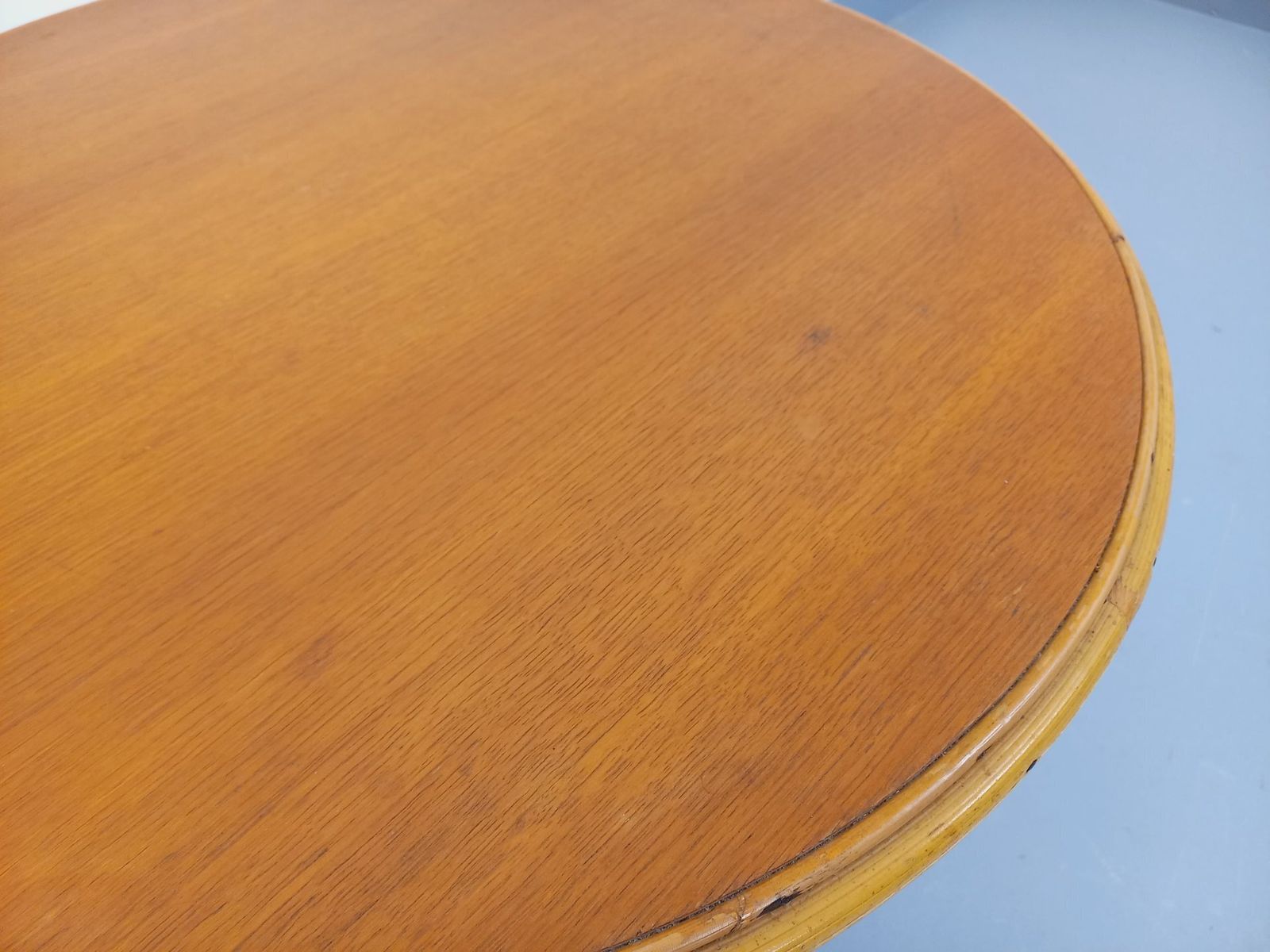Meubels Ronde salontafel in hout en rattan photo