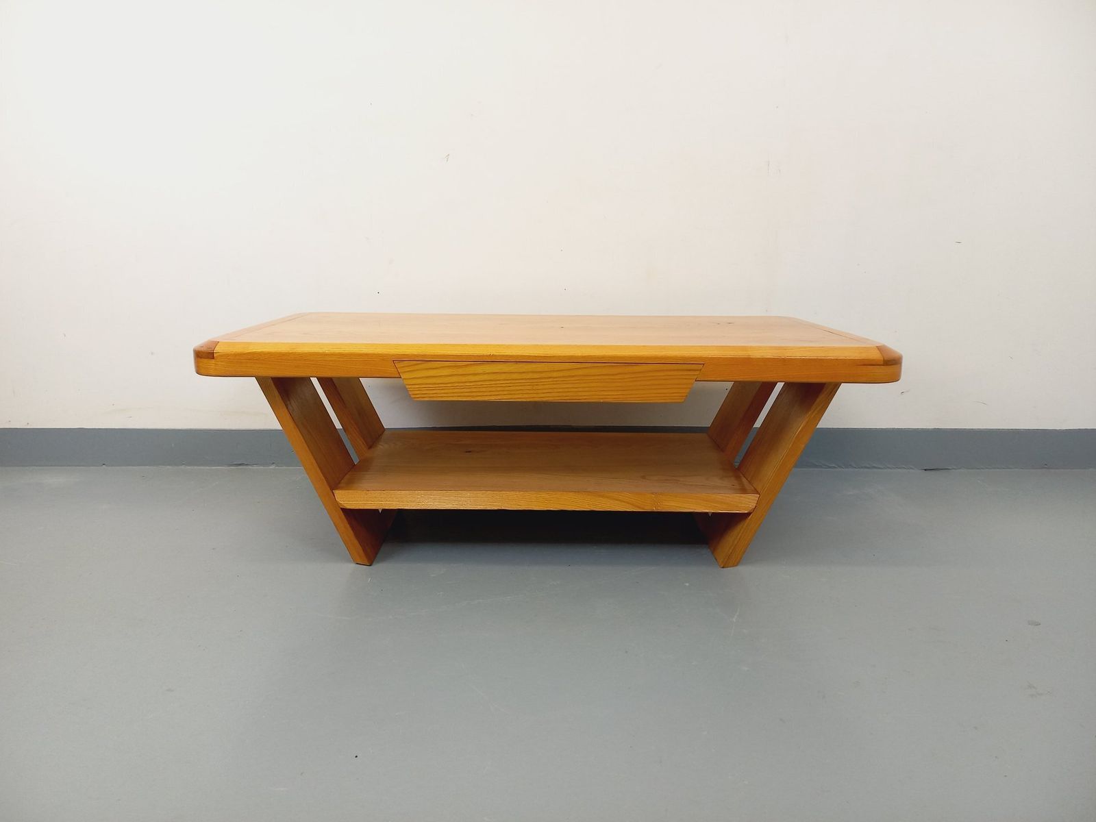 Brutalistisch rechthoekige salontafel in massief iep photo for sale