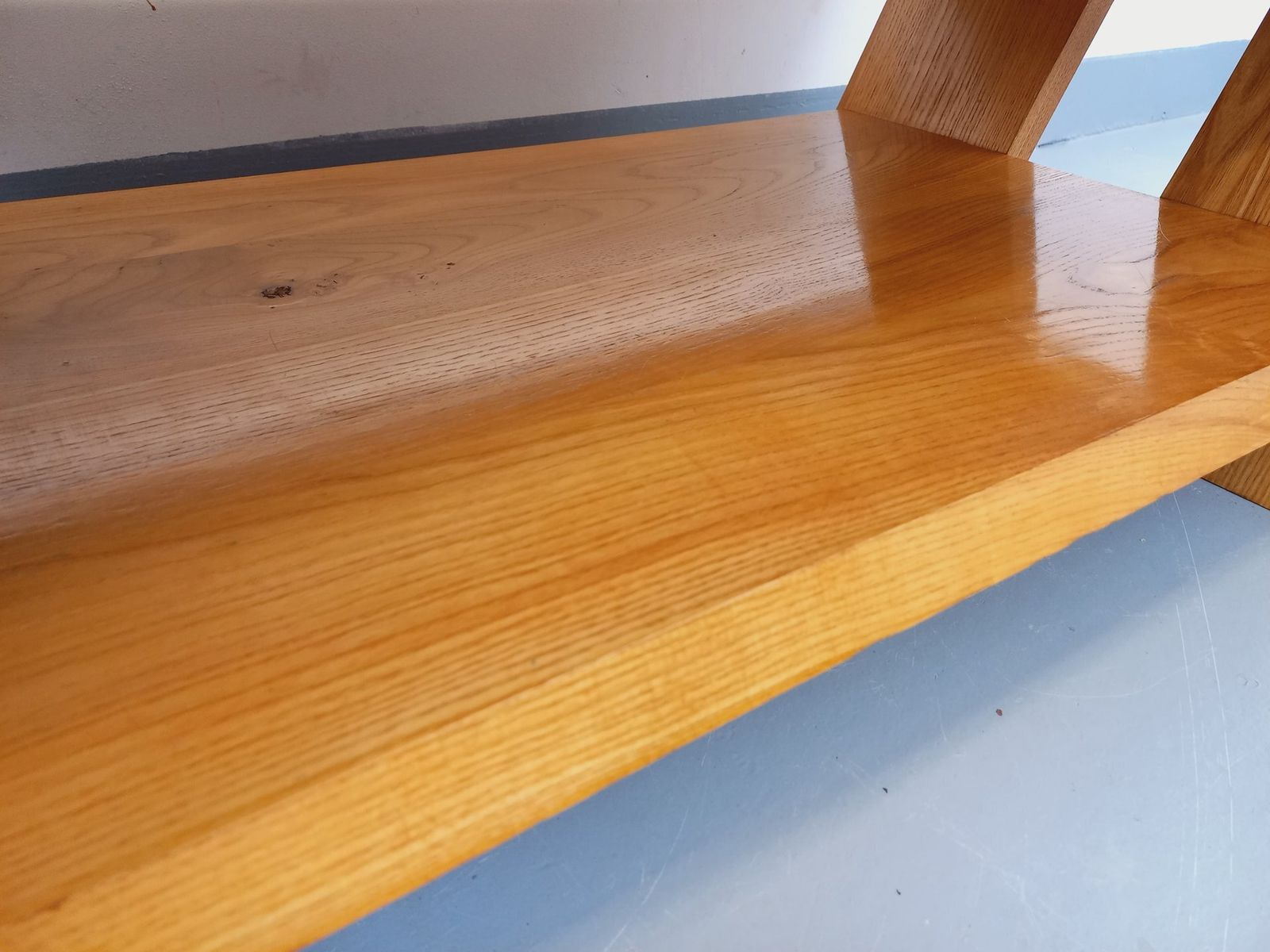photo buy Brutalistisch rechthoekige salontafel in massief iep