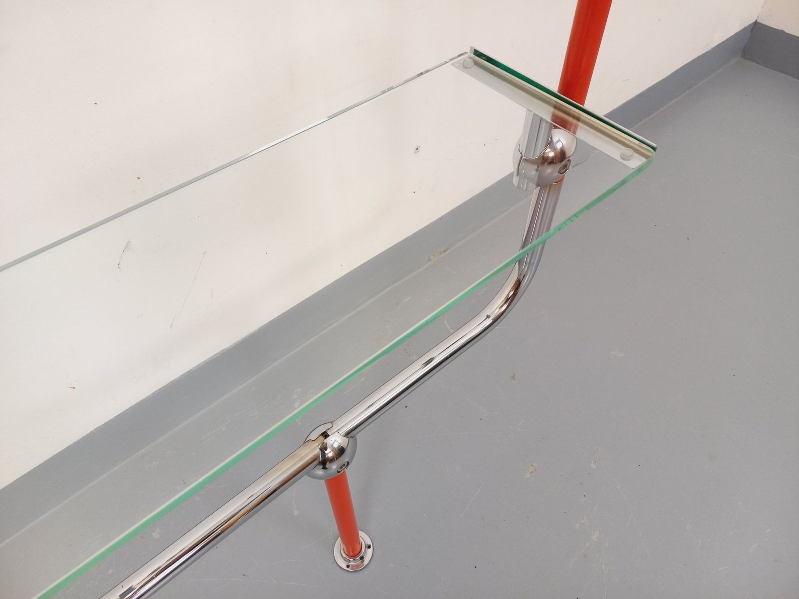Meubels Bauhaus Boekenkast In Rood Metaal, Chroom En Glas photo
