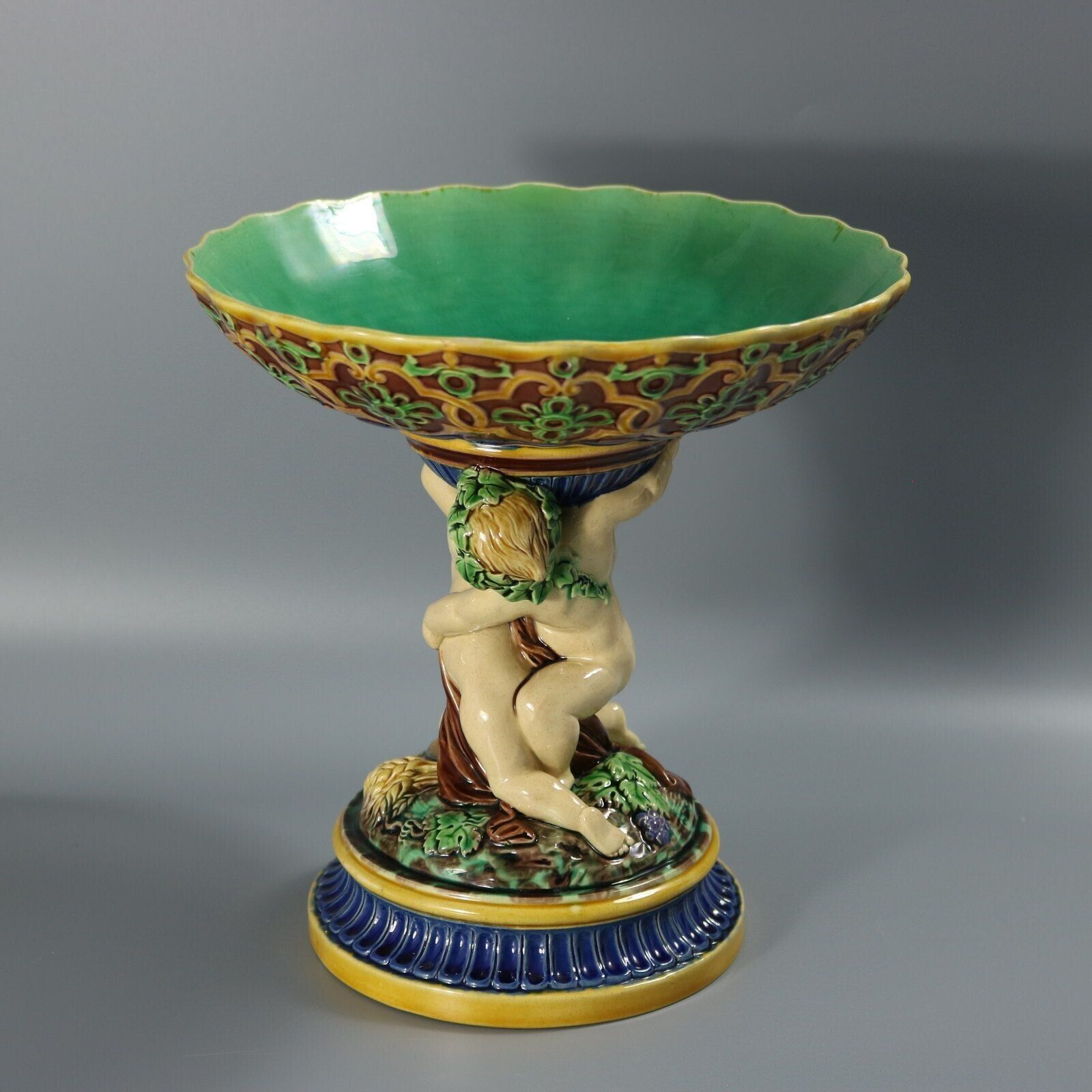 Minton Majolica Putti Comport, 19e eeuw photo for sale