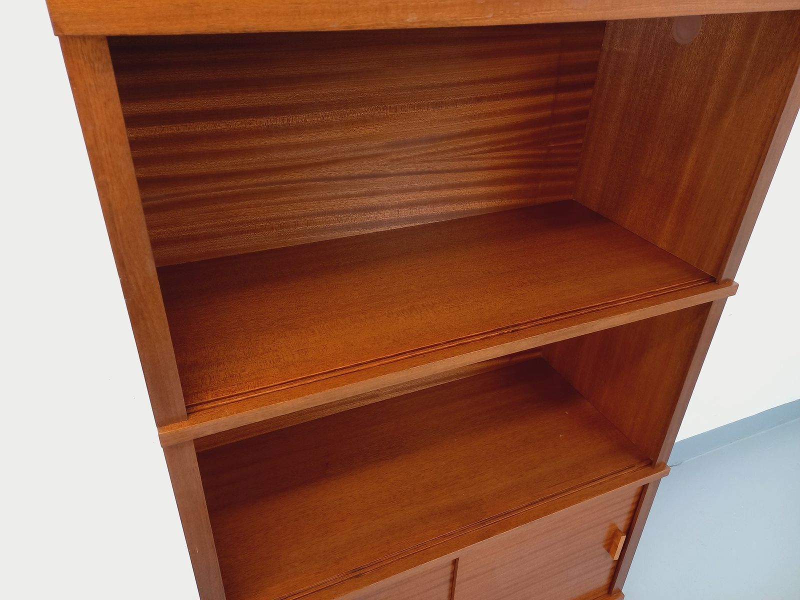 Mahonie opbergkast met boekenkast photo for sale