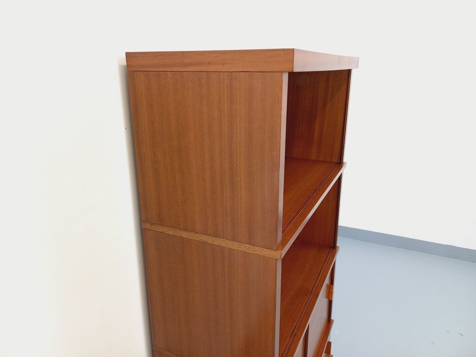 photo furniture Mahonie opbergkast met boekenkast