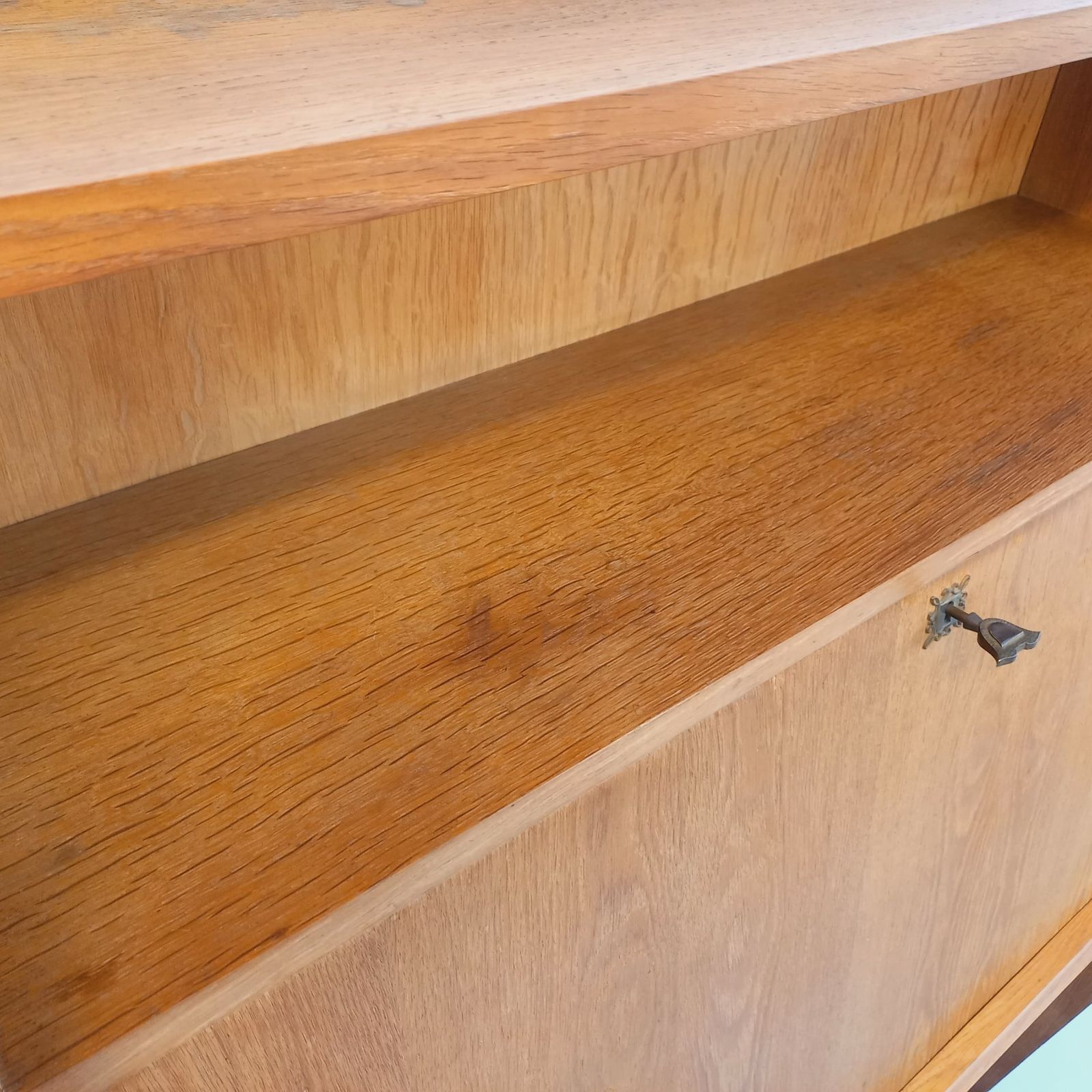 photo vinterior Brutalistisch eiken secretaire, jaren 1960
