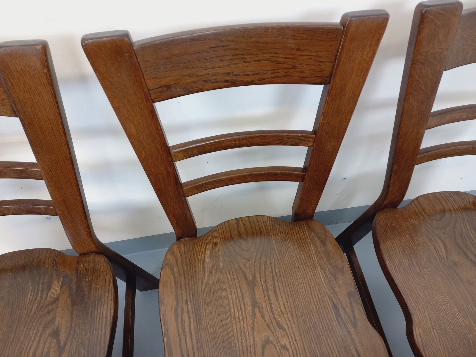 photo vinterior 6 Brutalist Eiken Stoelen, jaren 1950