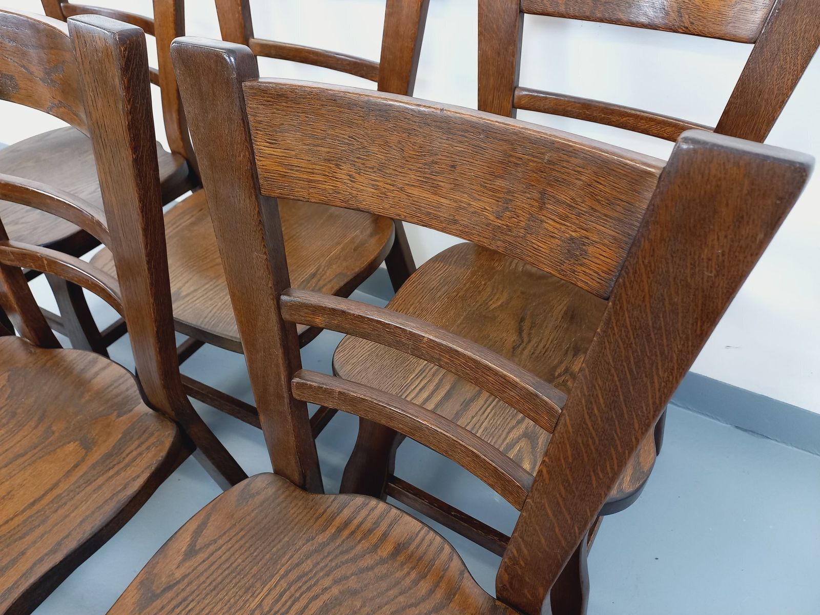 photo vintage 6 Brutalist Eiken Stoelen, jaren 1950
