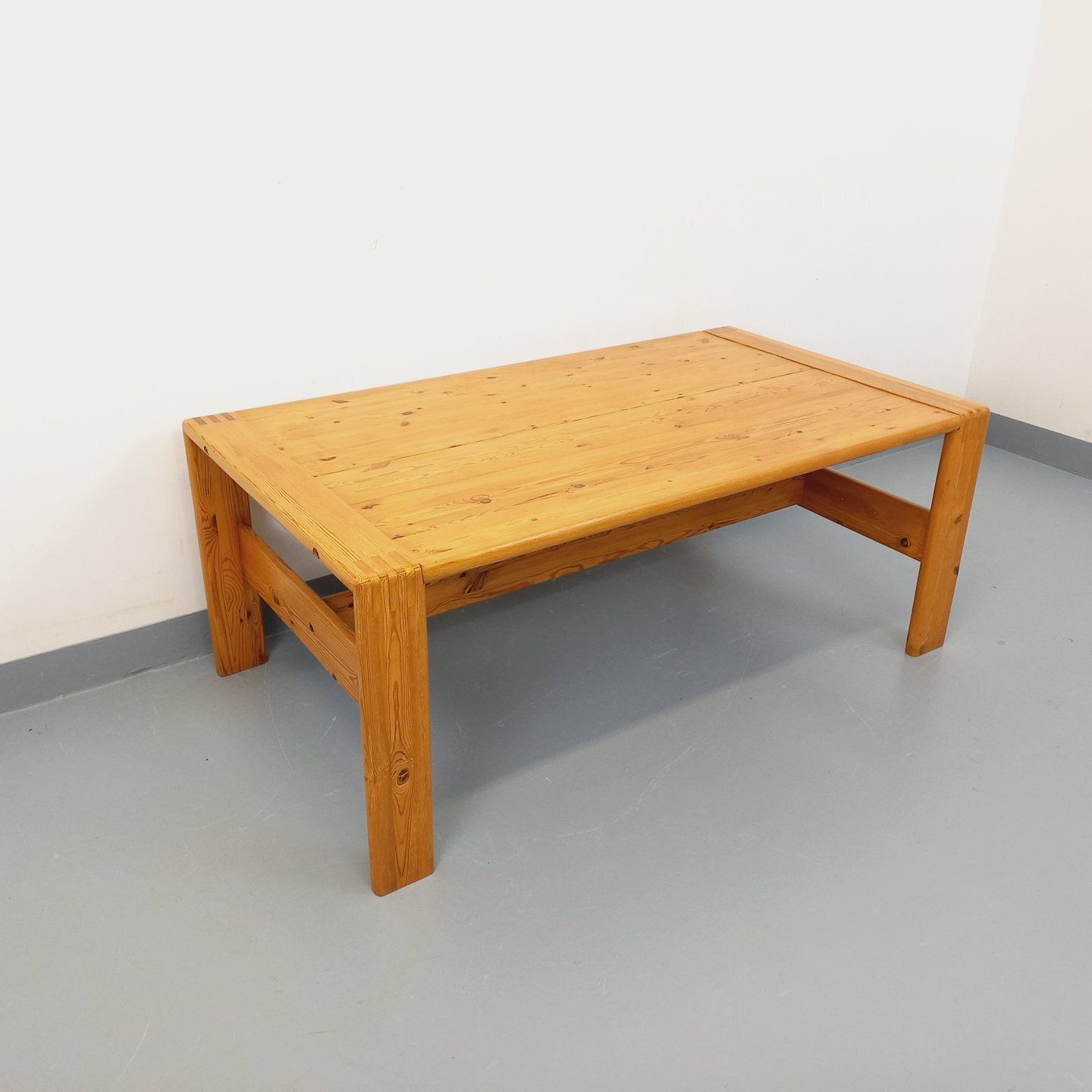 photo buy Grote rechthoekige salontafel van massief grenenhout