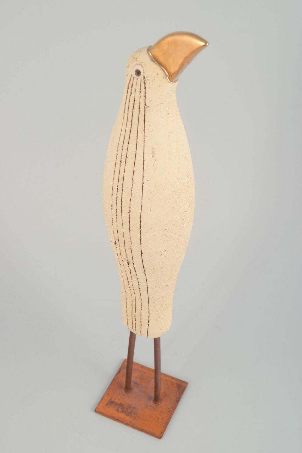 Ewa Budzowska, Pools keramisch kunstenaar. Keramisch sculptuur van een vogel, jaren 1980 photo furniture