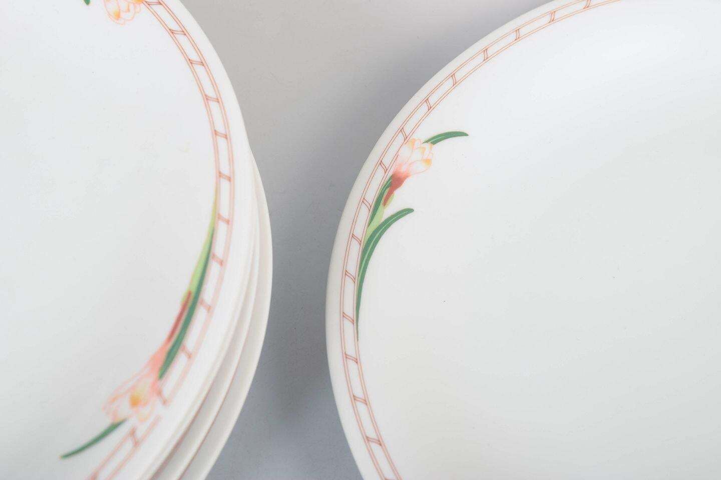 Rörstrand, Suède. Service de six assiettes plates en porcelaine, motif Fleur. photo for sale
