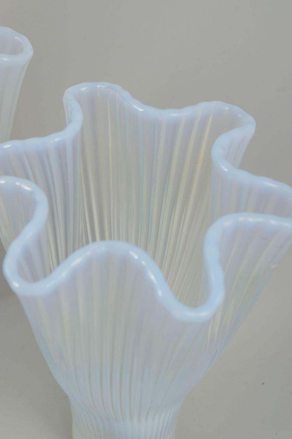 Arthur Percy pour Gullaskruf, Suède. Paire de vases en verre artistique « Reffla », années 1970. photo for sale
