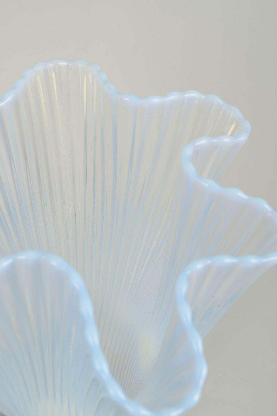 Arthur Percy pour Gullaskruf, Suède. Deux vases en verre artistique « Reffla », années 1970. photo for sale
