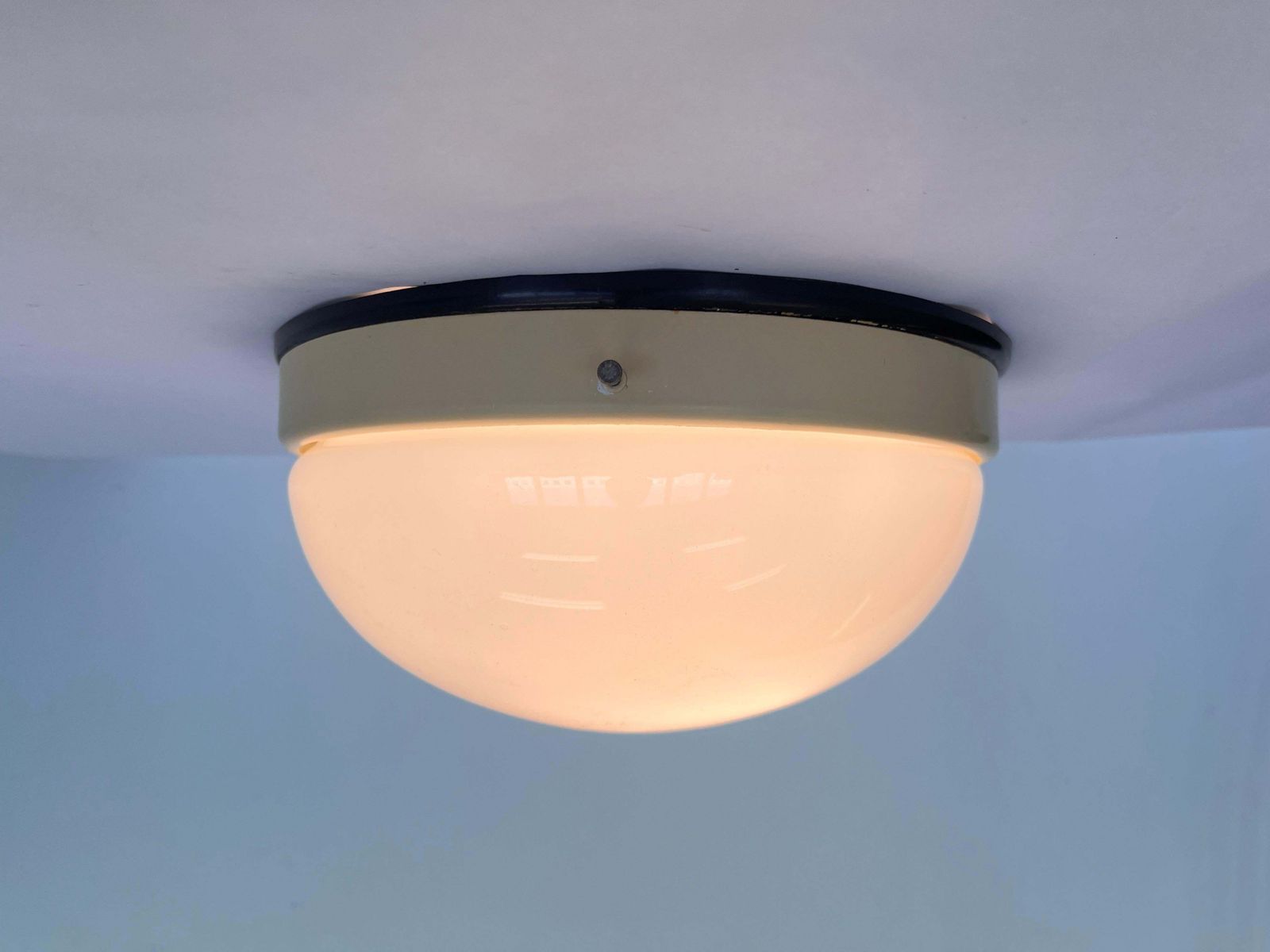 Paar Bakeliet Bauhaus Plafondlampen of Inbouwspots, Wandlampen   jaren 1940 photo furniture