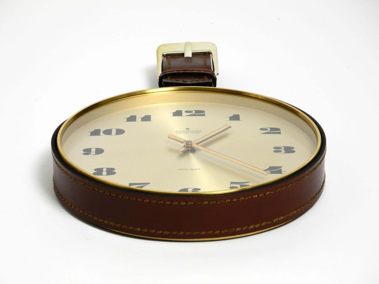 Junghans Messing Wandklok uit de jaren 1960 met Lederen Ophangband photo buy