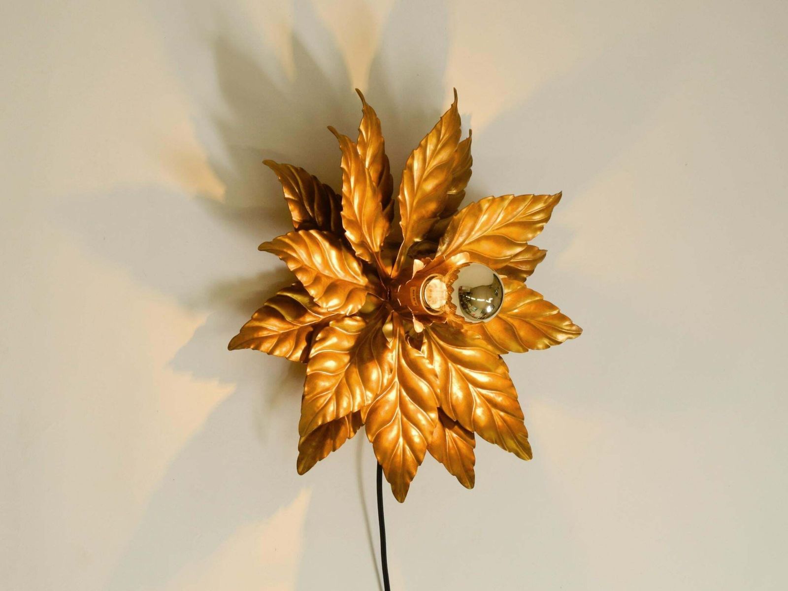 Luminaires Grande applique ou plafonnier Hans Kögl de style florentin doré, années 1980 photo