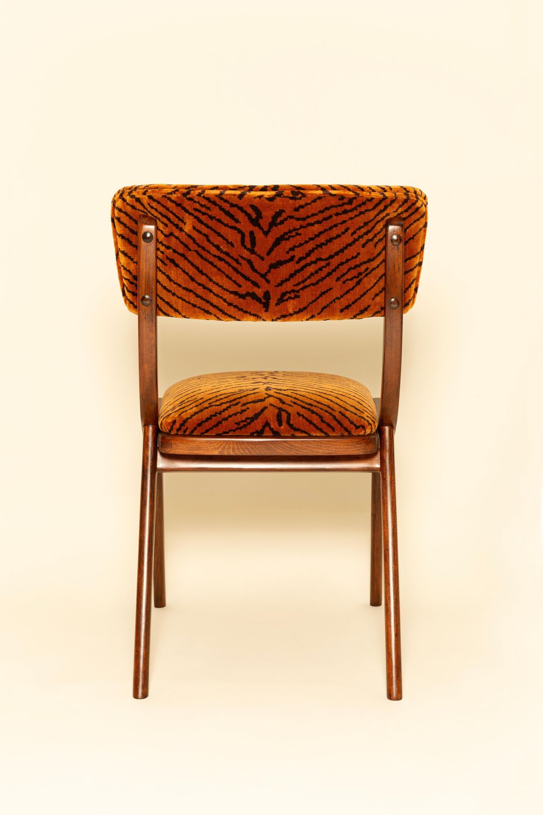 Vier mid-century Bumerang-stoelen, Tiger Speaking velvet Dedar, Polen, jaren 1960 photo 3141.0