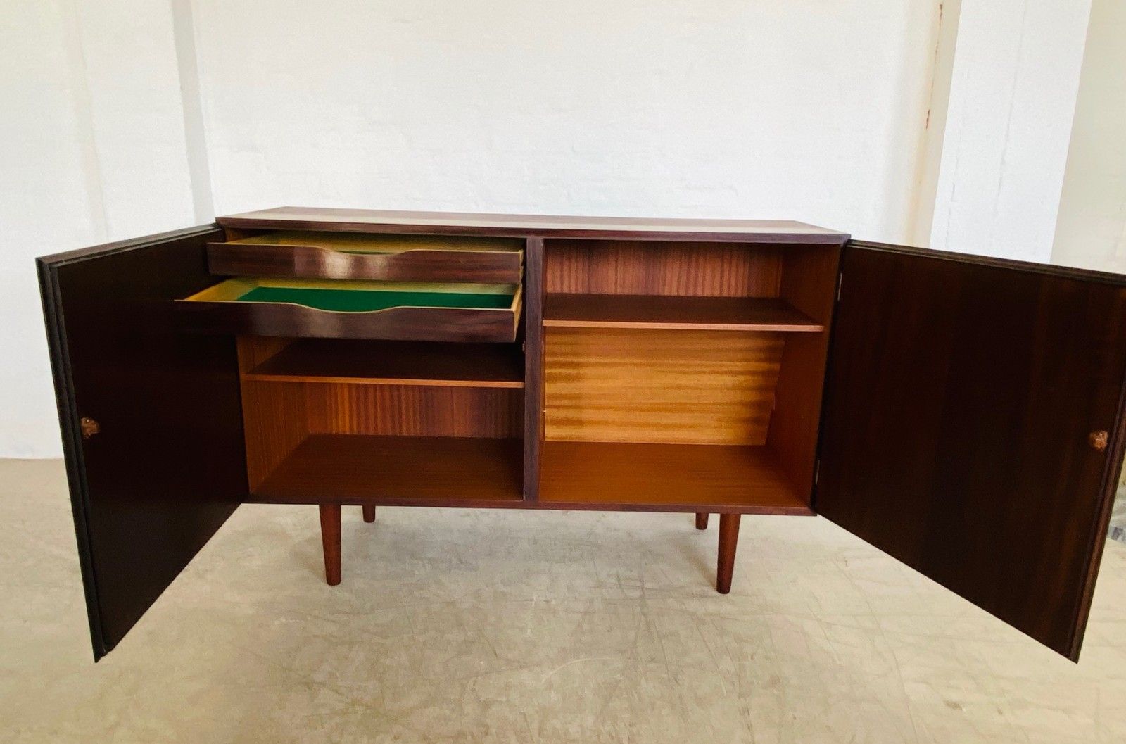 photo vinterior Vintage Retro Danish Mid Century Rosewood Sideboard By Gunni Omann 1960,S