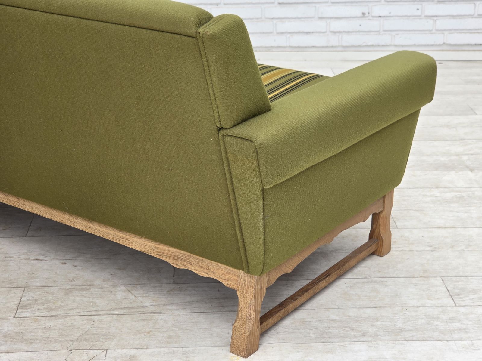 photo vinterior 1970s, 3 Seater Danish Sofa, Green Furniture Wool, Oak Wood.