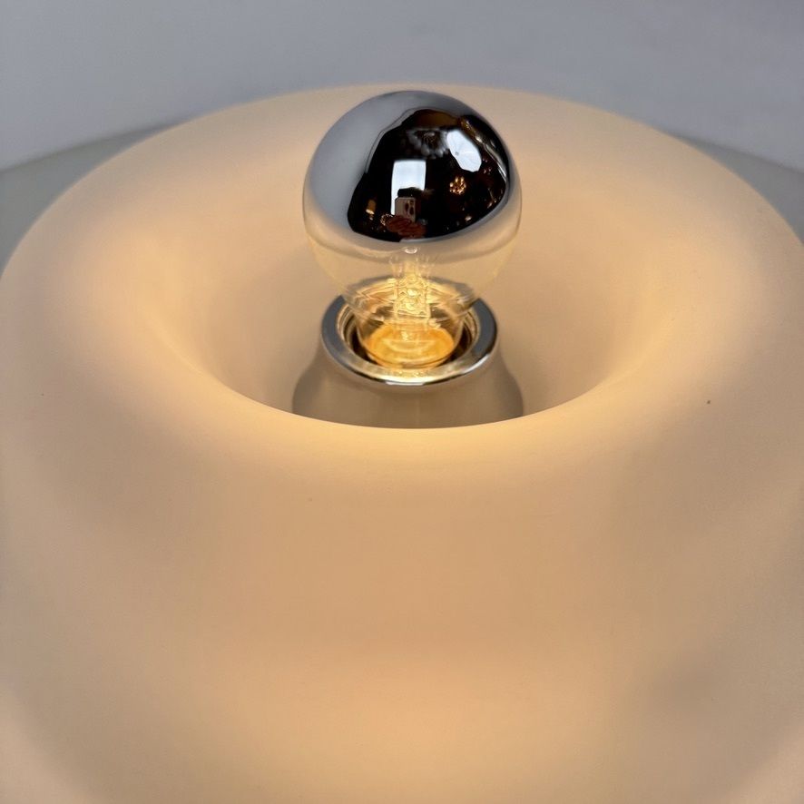 Eind 20e eeuw, witte Space Age Murano wandlamp van Pierre Cardin voor Venini photo vintage