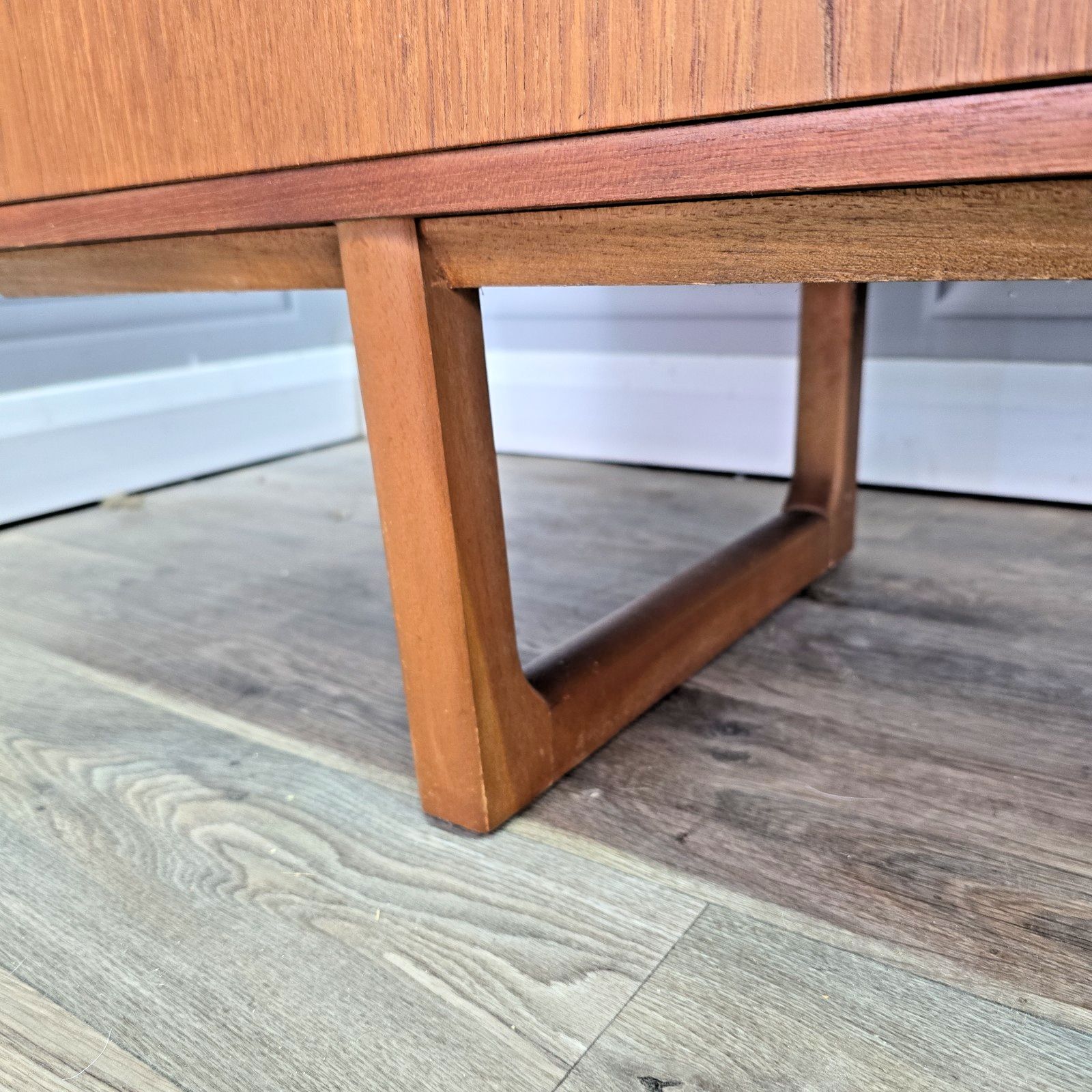 photo vintage Mid Century Writing Desk Teak Scandinavian Style Dressing Table Vintage Retro