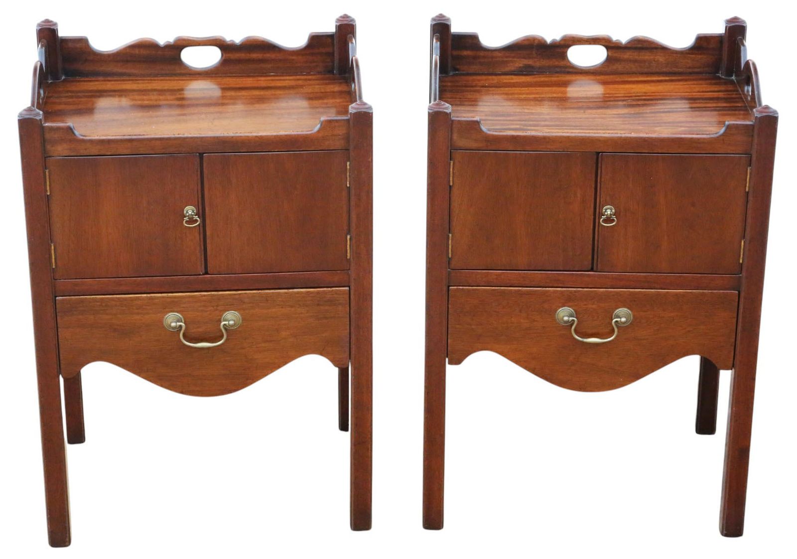 Fine Quality Pair Of Antique Georgian Revival Mahogany Bedside Tables / Cupboards Mid 20th Centuryc1960