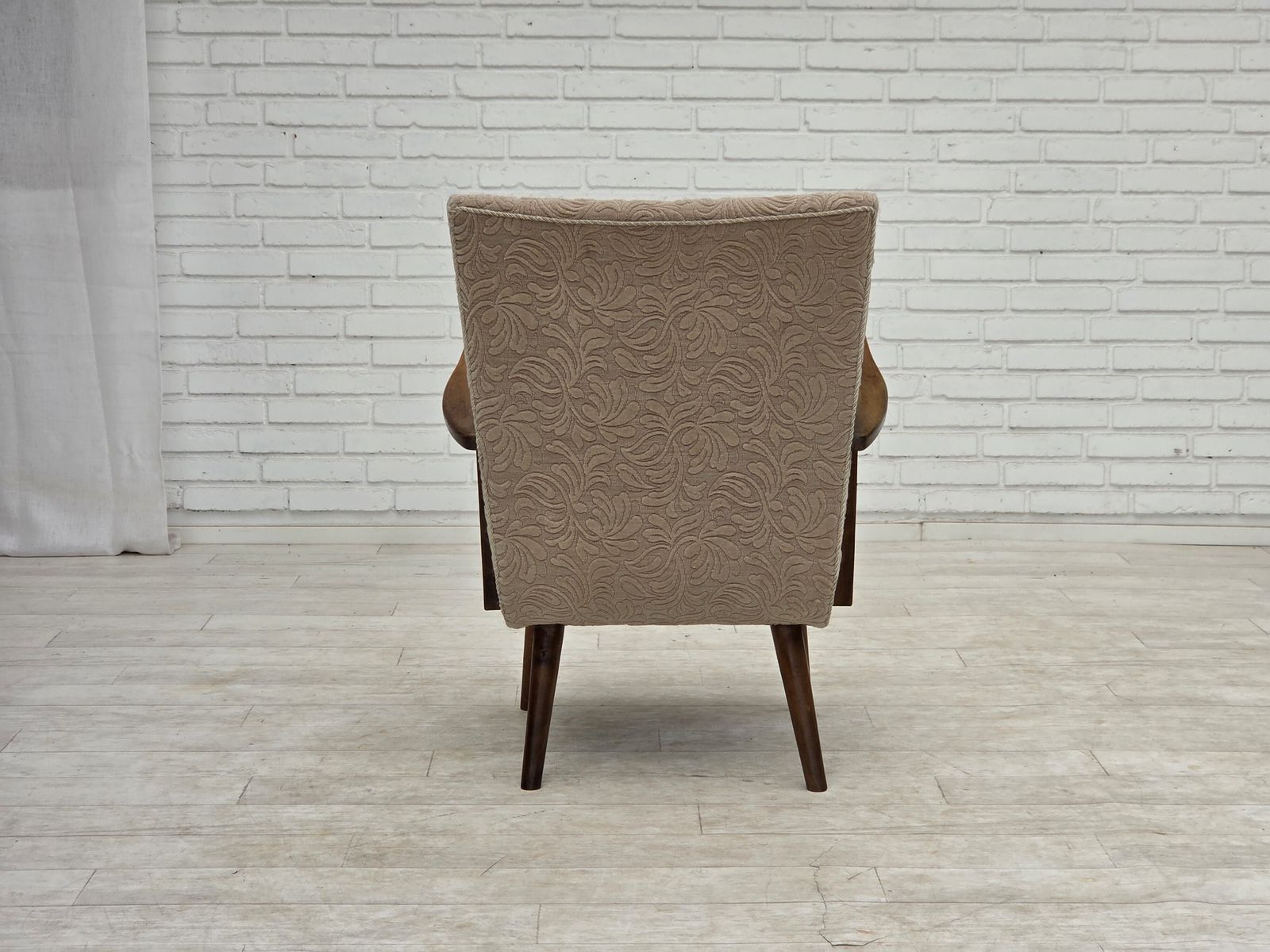 photo buy Ca. jaren 1960, Deense fauteuil, meubelwol, beukenhout.