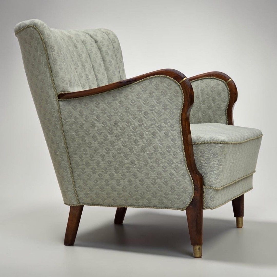 Ca. jaren 1960, Deense fauteuil, lichtblauwe meubelstof, beukenhout.