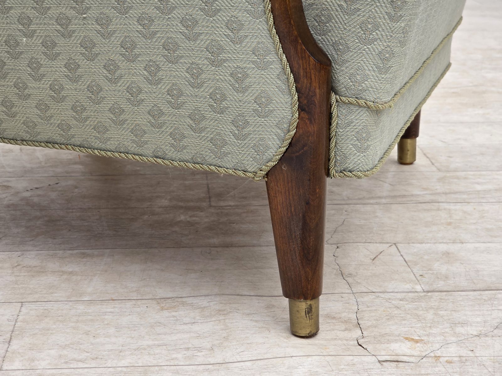 Ca. jaren 1960, Deense fauteuil, lichtblauwe meubelstof, beukenhout. photo Meubels