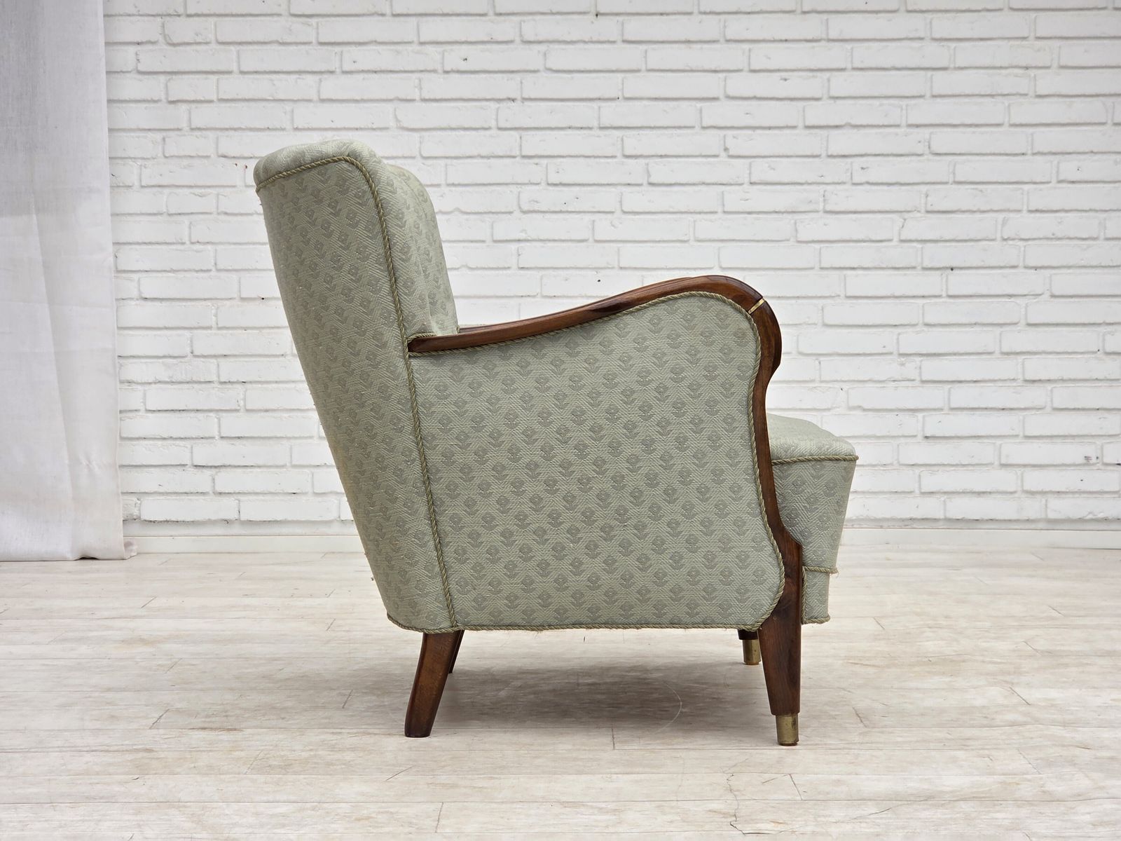 photo for sale Ca. jaren 1960, Deense fauteuil, lichtblauwe meubelstof, beukenhout.