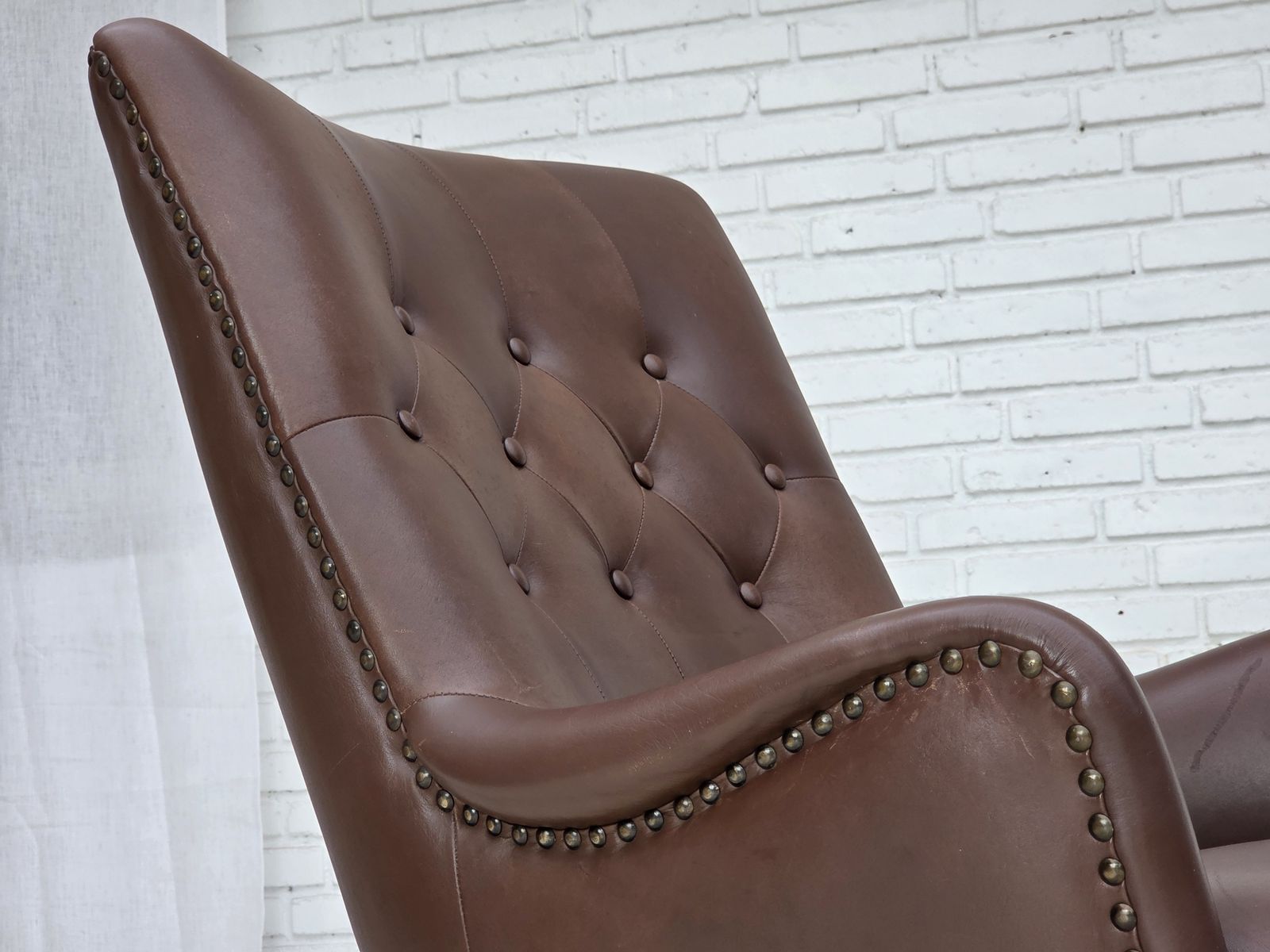 Ca. jaren 1970, Deense fauteuil, bruin meubelleer. photo vintage