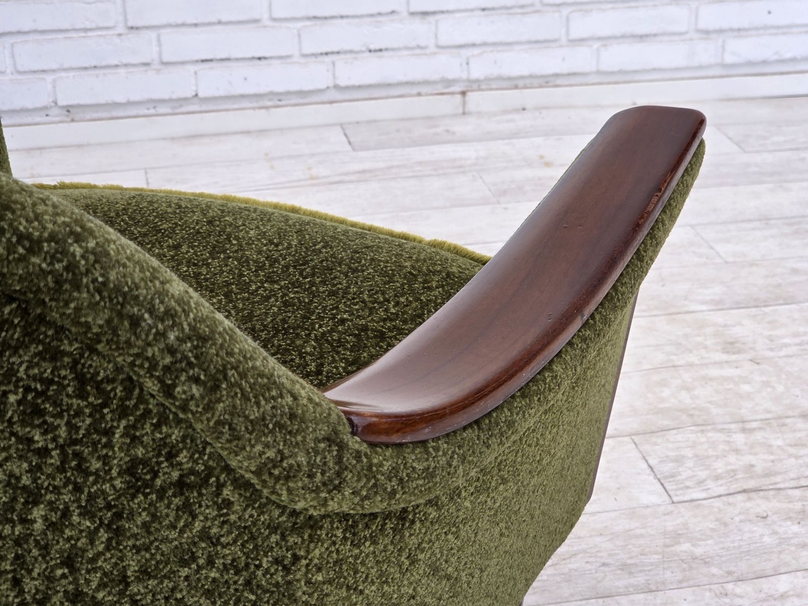 photo vinterior Jaren 1970, Noorse fauteuil, groen meubelstof, teakhout