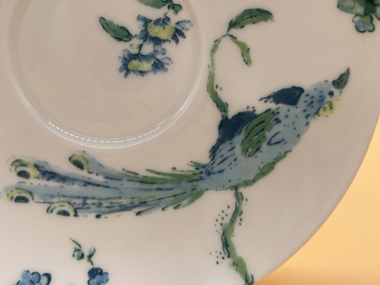 Tasse à thé et soucoupe Wedgwood China Chinoiserie Jasper Conran, grand modèle petit-déjeuner, en jaspe blanc. photo Décoration