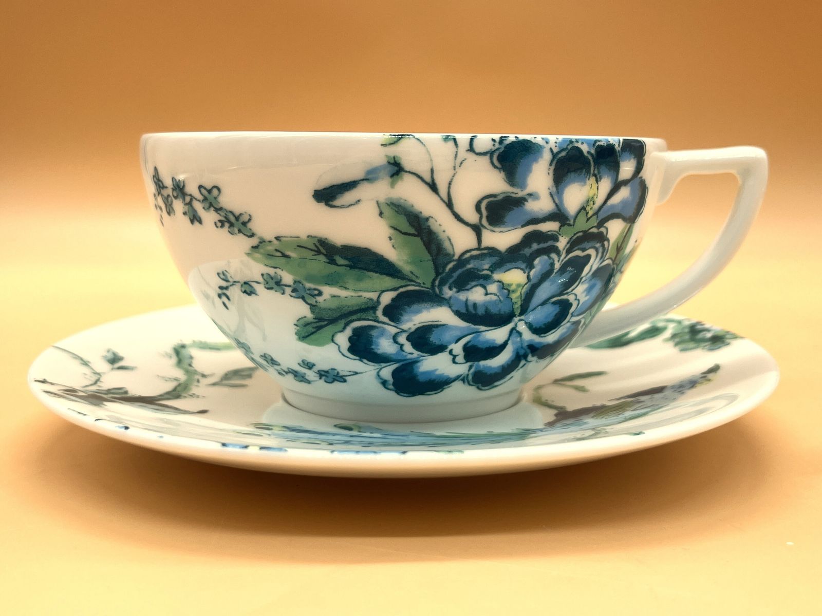 Wedgwood China Chinoiserie White Jasper Conran Design Grote Ontbijt Theekop en Schotel Duo.