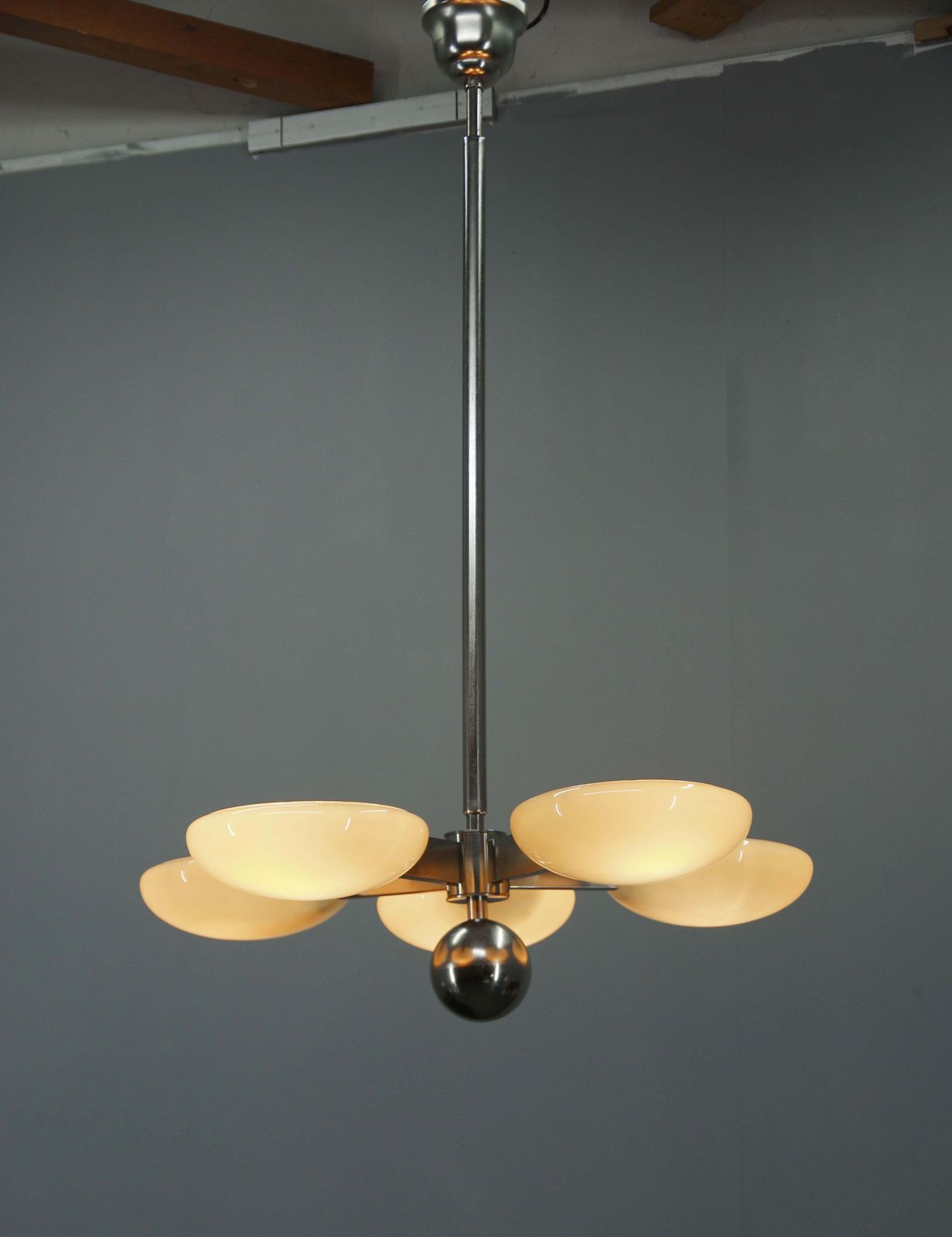Lustre Art déco fonctionnaliste en nickel plaqué, années 1930 photo vinterior