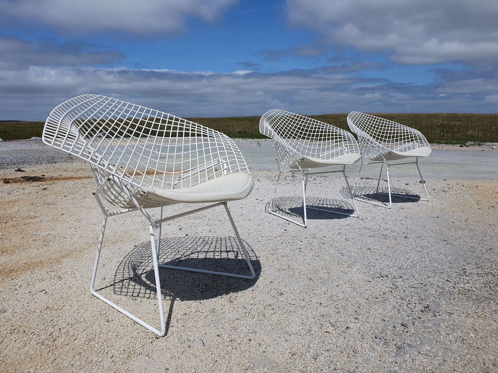Genuine Harry Bertoia Diamond 421 Chairs. 1970s. 3 Available In White. photo furniture