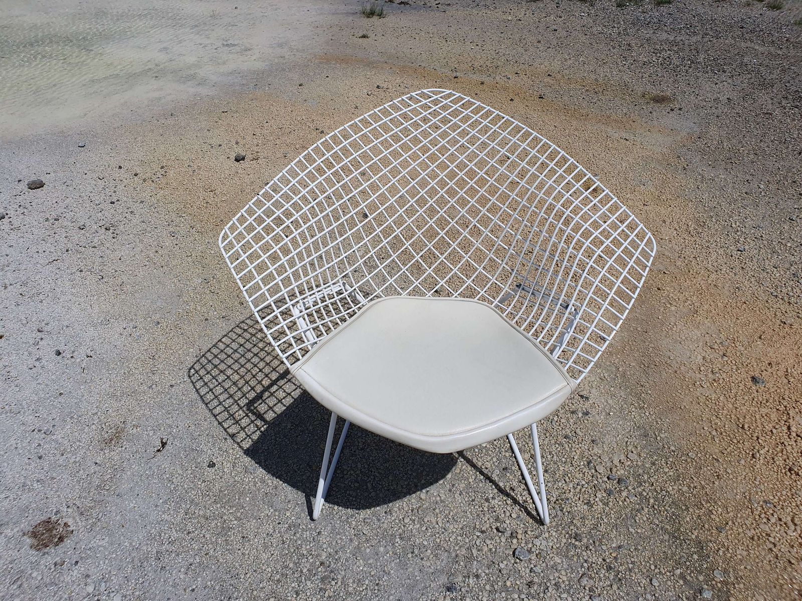 Genuine Harry Bertoia Diamond 421 Chairs. 1970s. 3 Available In White. photo 830.0